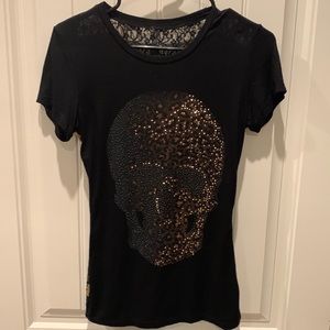 Sz S black and gold skull tee